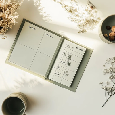 Clean Plate Minimalist Green Meal Planner - Streamlined Nutrition Organizer for Healthy Lifestyle and Meal Prep Efficiency
